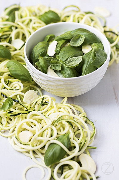 ŻREM.PL, FOT. MICHAŁ ŁEPECKI, CUKINIA, SPAGHETTI, CUKINIOWE SPAGHETTI,, BAZYLIA CZOSNEK, AWOKADO, AVOKADO, GRANA PADANO