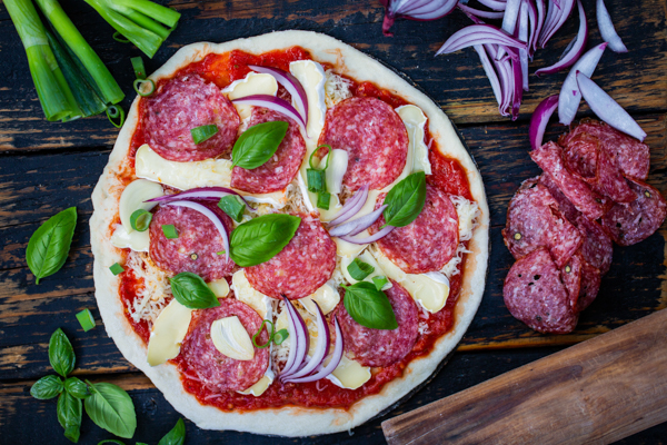 ŻREM.PL, FOT. MICHAŁ ŁEPECKI, FOTOGRAFIA KULINARNA, FOTOGRAFIA PRODUKTOWA, PIZZA, PIZZA SALAMI, WŁOSKA PIZZA, SALAME, PEPPERONI