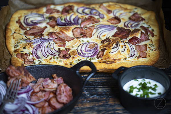 FLAMMKUCHEN Z BOCZKIEM