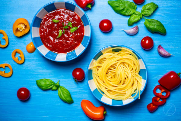 ŻREM.PL, FOT. MICHAŁ ŁEPECKI, CZERWONE SPAGHETTI, FOTOGRAFIA KULINARNA