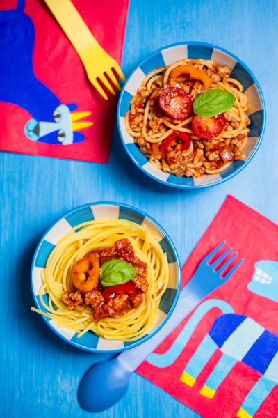 ŻREM.PL, FOT. MICHAŁ ŁEPECKI, CZERWONE SPAGHETTI, FOTOGRAFIA KULINARNA