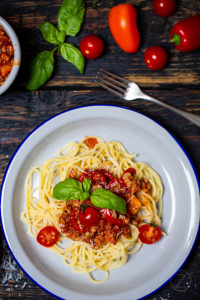 ŻREM.PL, FOT. MICHAŁ ŁEPECKI, CZERWONE SPAGHETTI, FOTOGRAFIA KULINARNA