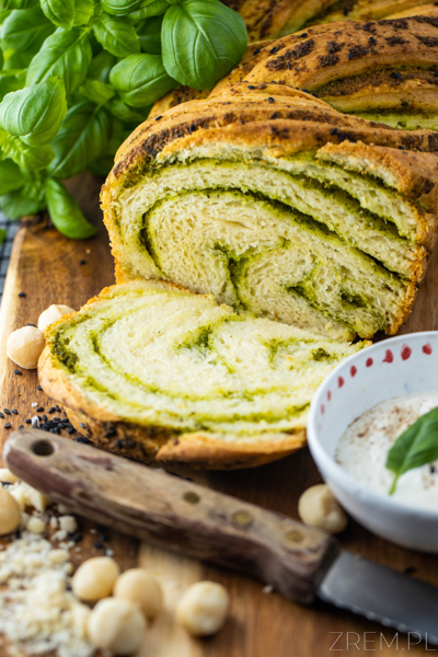 ZIELONE PESTO Z DROŻDZOWYM